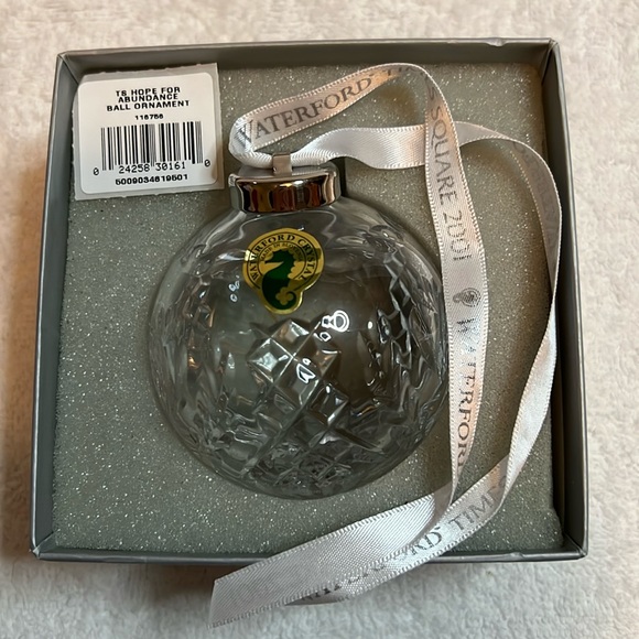 Vintage Waterford Crystal, Times Square Hope for Abundance Ball Ornament, 2001 - Picture 3 of 10